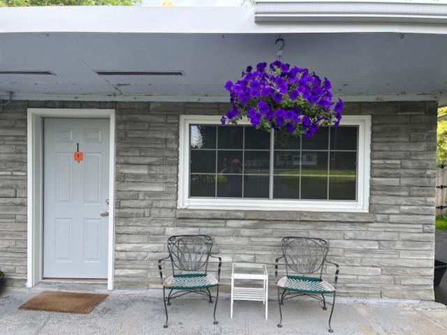 Nightshade Inn & Gardens Camillus Exterior photo